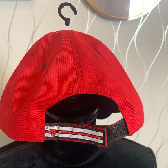Red Chicago Bulls Hat - Picture 2 of 2